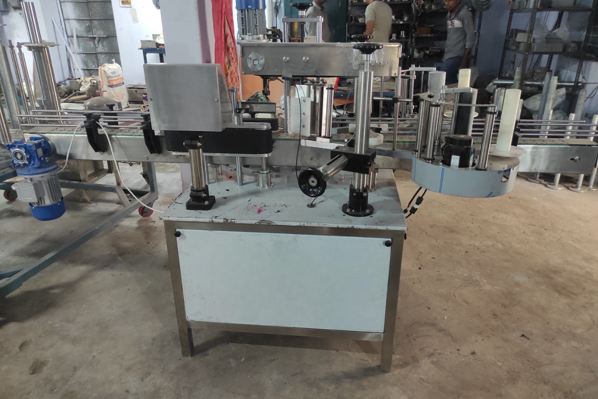 Square Labeling Machine