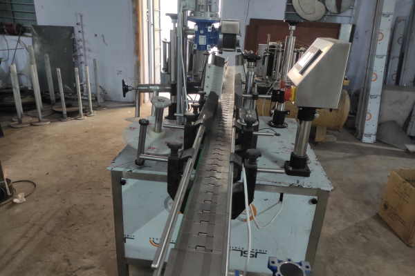 Square Labeling Machine